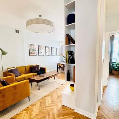 Alquiler de un elegante apartamento amueblado de 3 habitaciones, 74 m², Śródmieście, Varsovia, Polonia